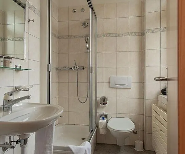 达斯宾馆 - 仅限成人 酒店 3*