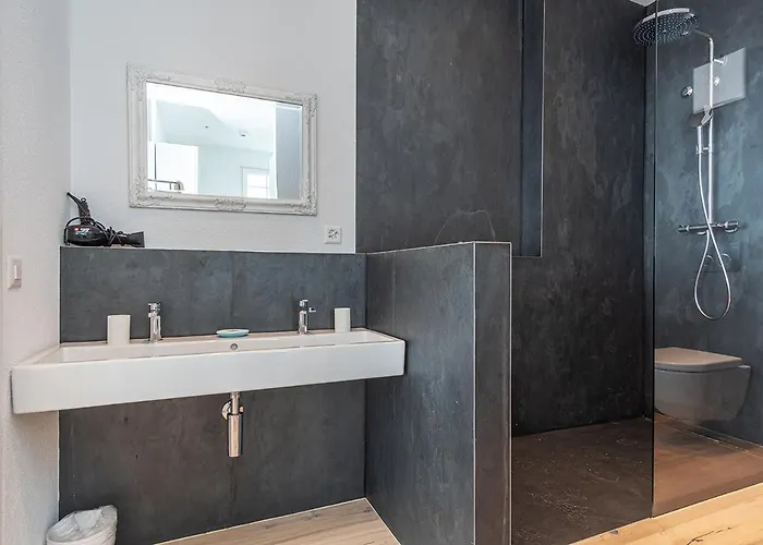 达斯宾馆 - 仅限成人